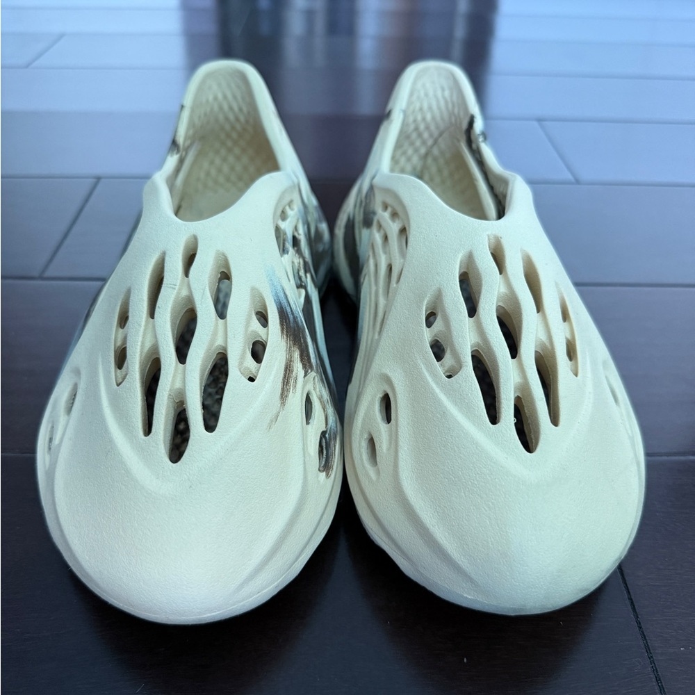 Yeezy Foam Runner MX “cream” sneakers US Sz 7 women’s. Box not available